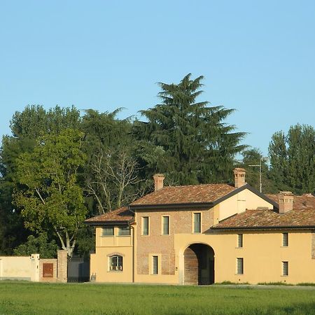 לודי Agriturismo Cascina Pezzolo מראה חיצוני תמונה