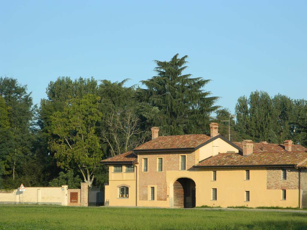 לודי Agriturismo Cascina Pezzolo מראה חיצוני תמונה