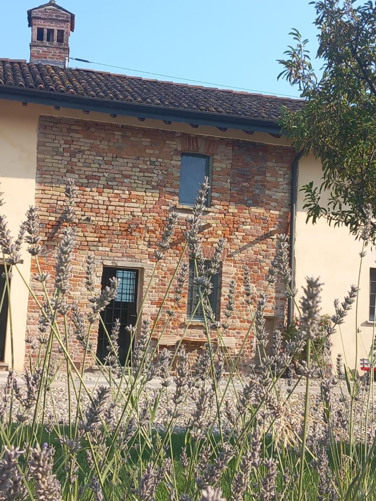 לודי Agriturismo Cascina Pezzolo מראה חיצוני תמונה
